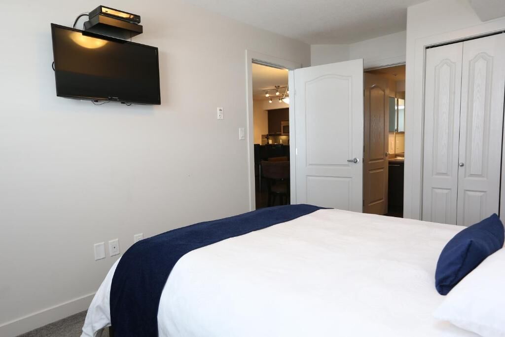 iron/ironing board, free wifi, bed sheets, alarm clocks