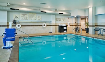 Una piscina techada