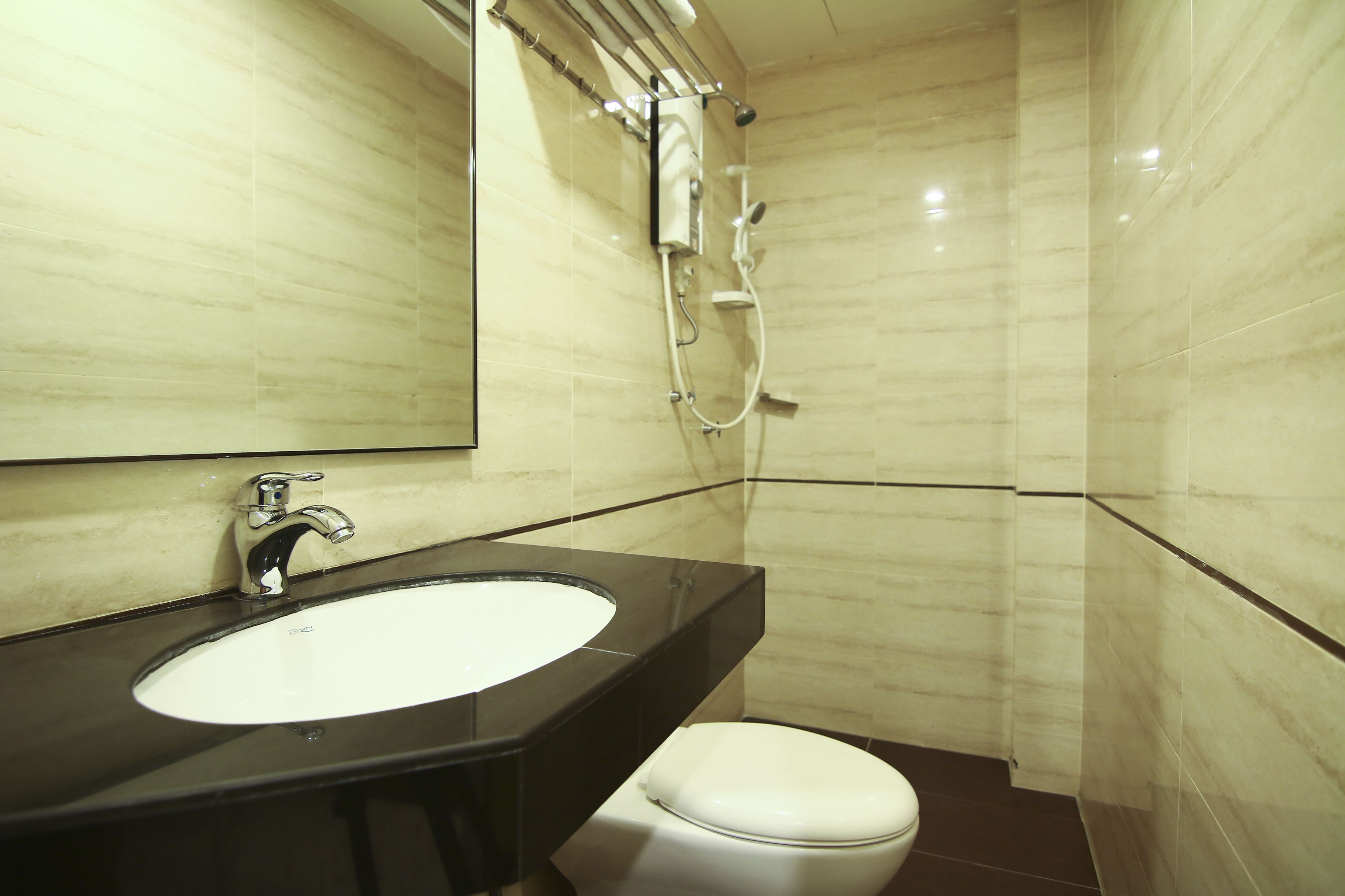 Standard Room | Bathroom | Shower, free toiletries, hair dryer, towels