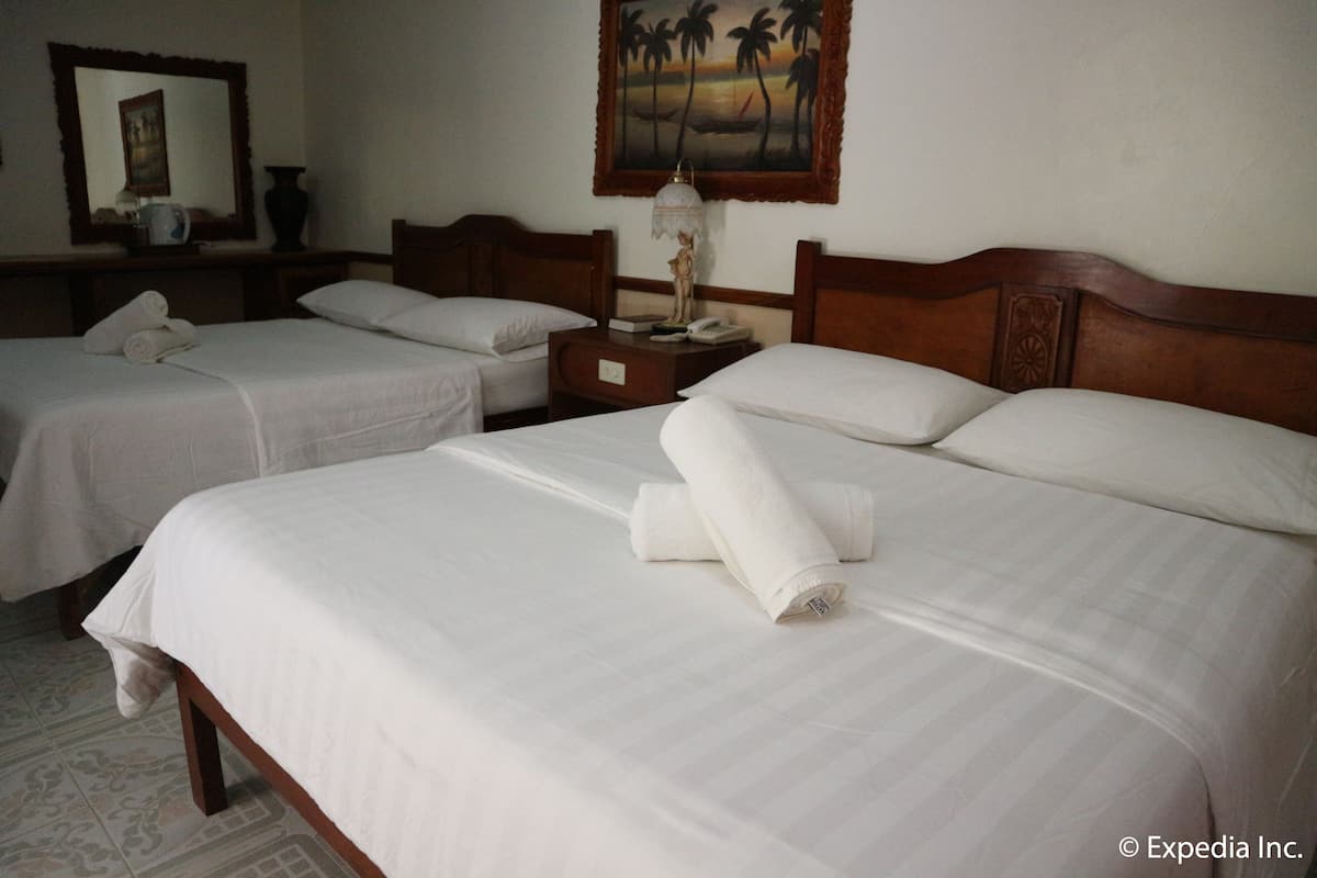 Deluxe Room, Balcony | In-room safe, desk
