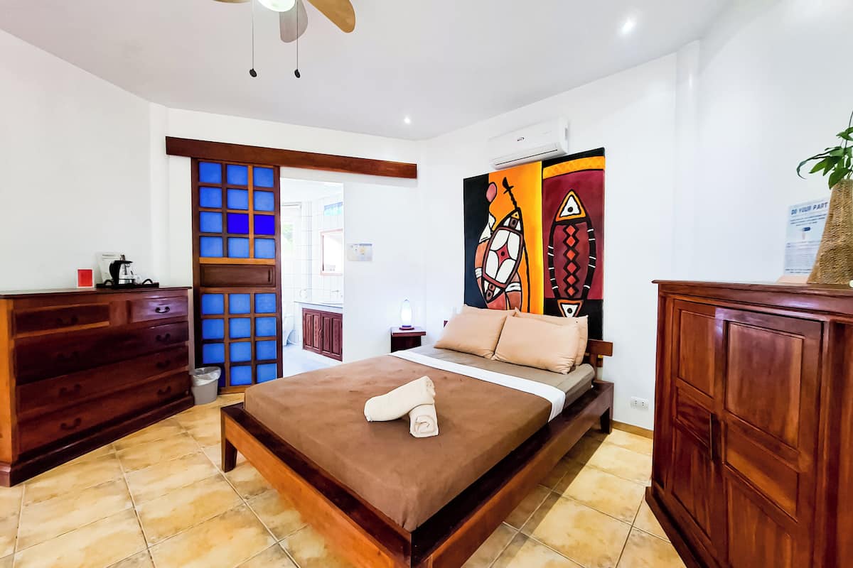 1 bedroom, in-room safe, desk, free cots/infant beds