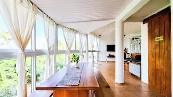 Apartment, 1 Bedroom, Kitchenette, Ocean View | Dining room