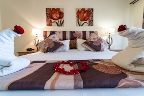 Superior tweepersoonskamer | Een kluis op de kamer, een bureau, gratis wifi, beddengoed
