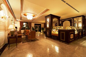 4 bares o lounges 