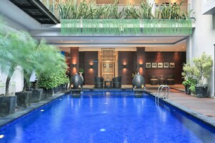 Outdoor pool, pool loungers