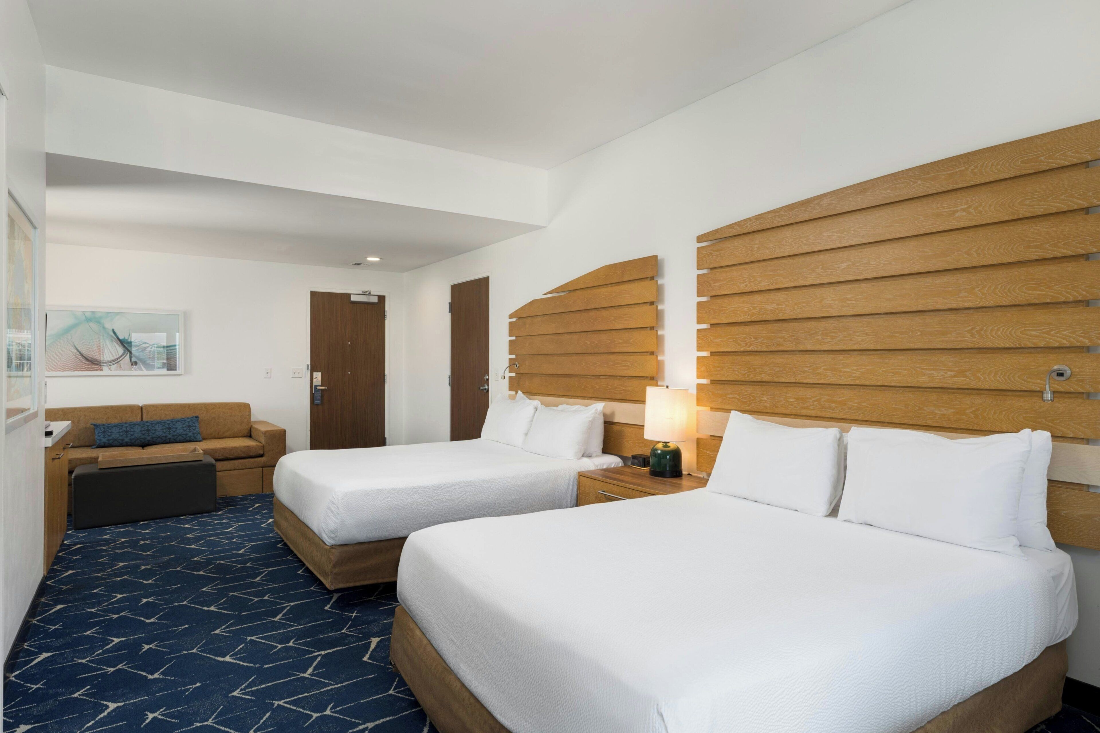 Down duvets, in-room safe, desk, laptop workspace