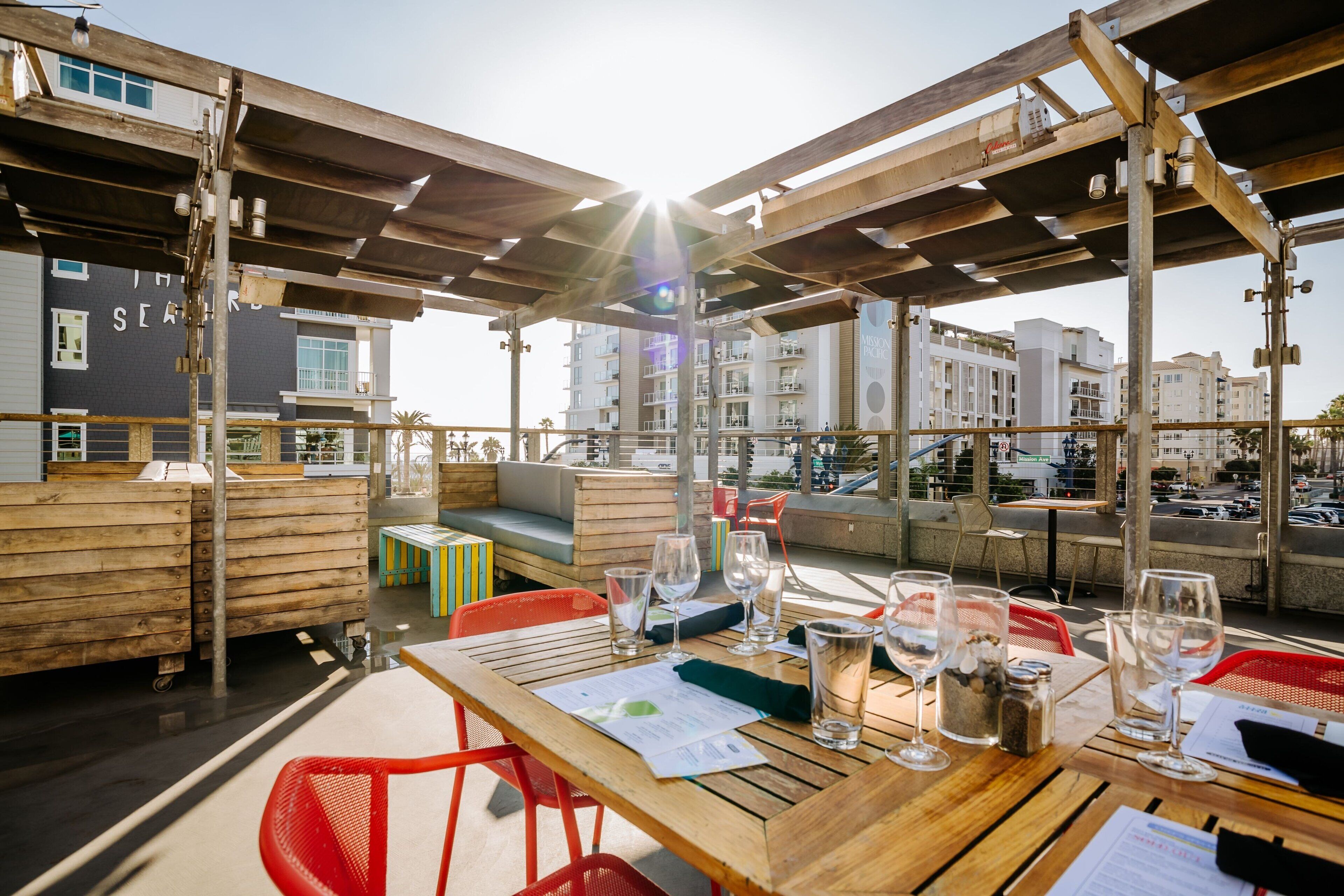 lunch and dinner served, seafood