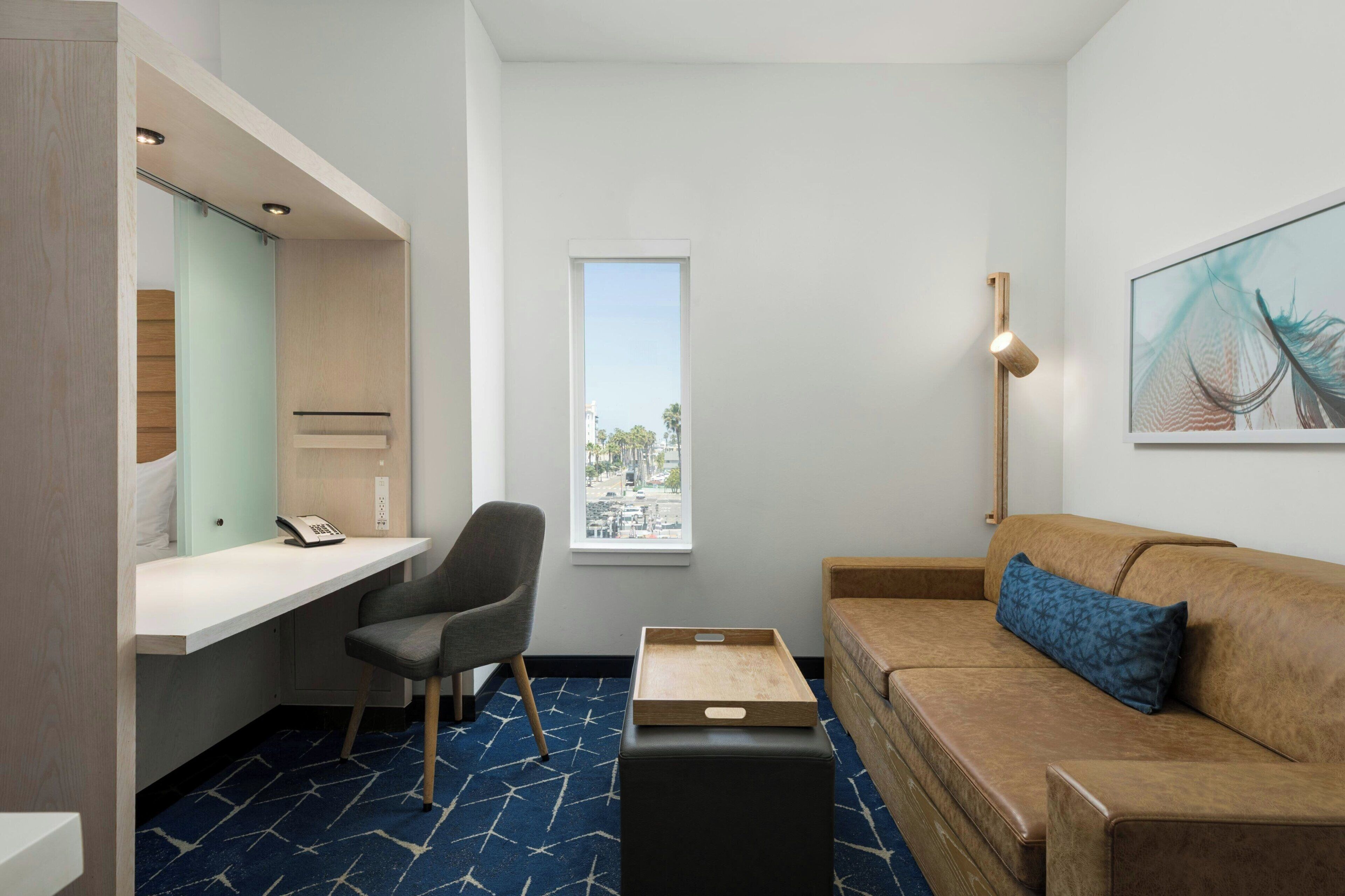 room, 1 double bed, balcony, corner | 1 bedroom, down duvets, in-room safe, desk