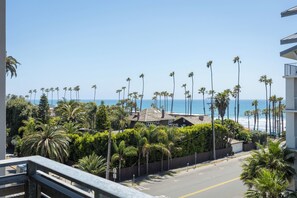 Couette en duvet d'oie, coffres-forts dans les chambres, bureau