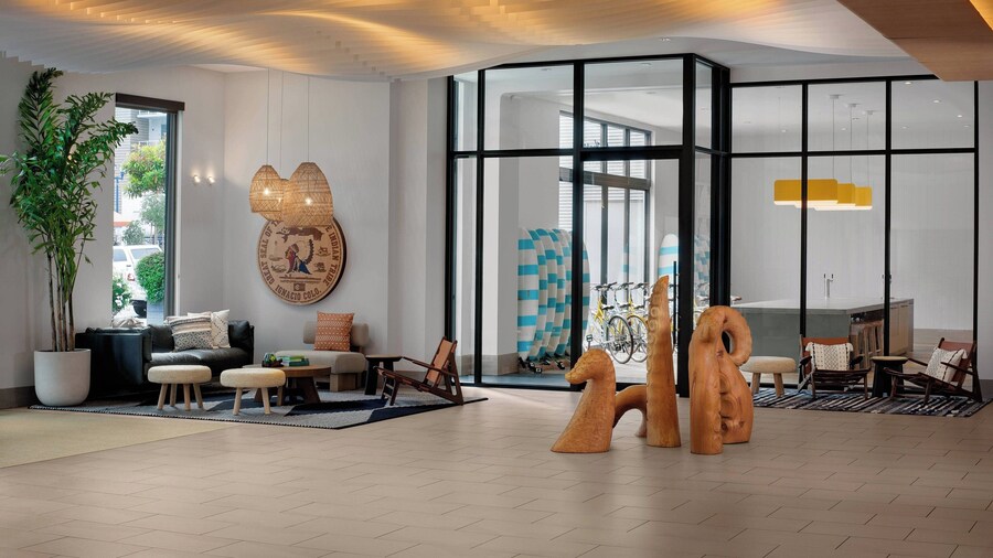 Marriott Oceanside Beach的SpringHill套房