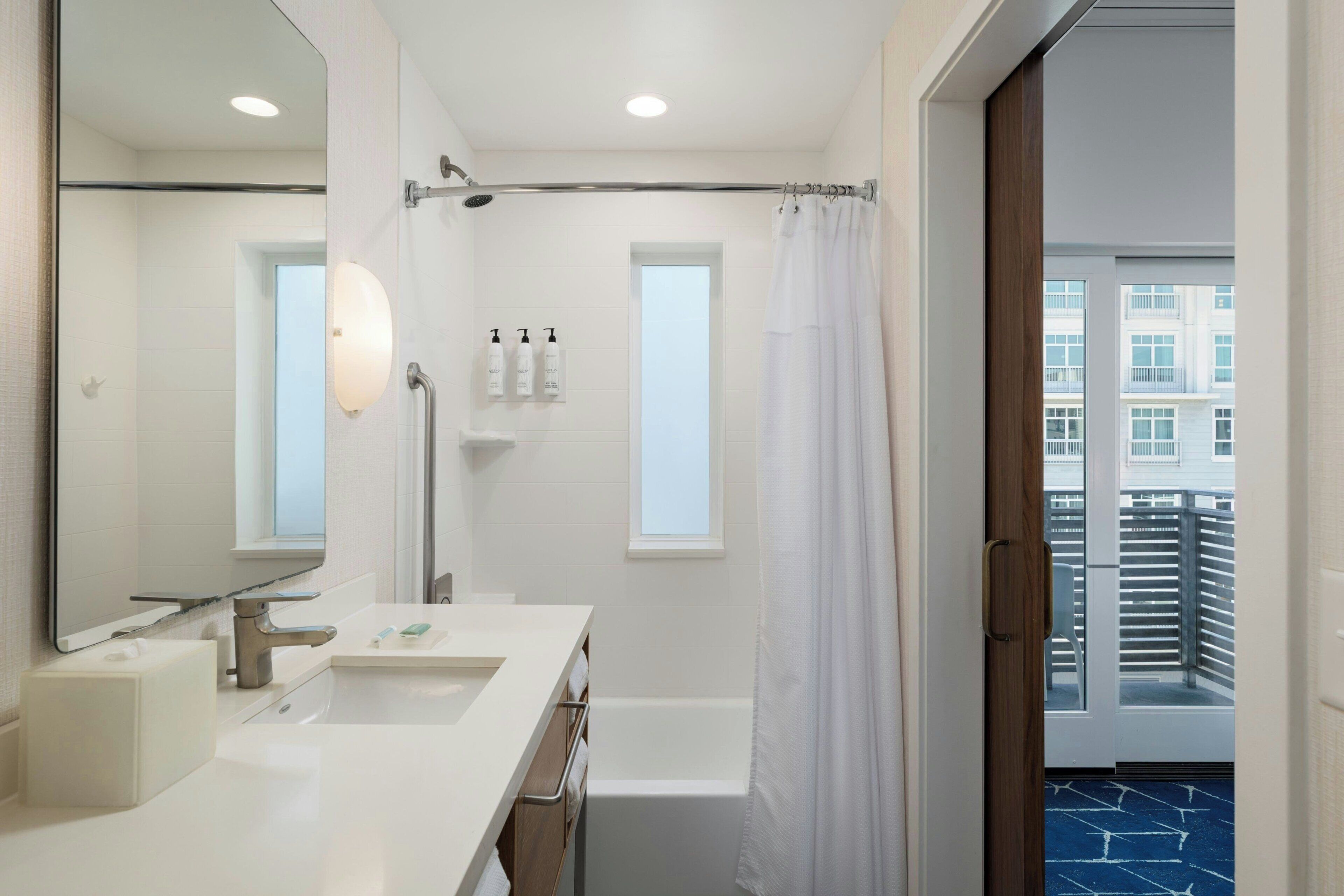 room, 1 double bed, balcony, corner | 1 bedroom, down duvets, in-room safe, desk