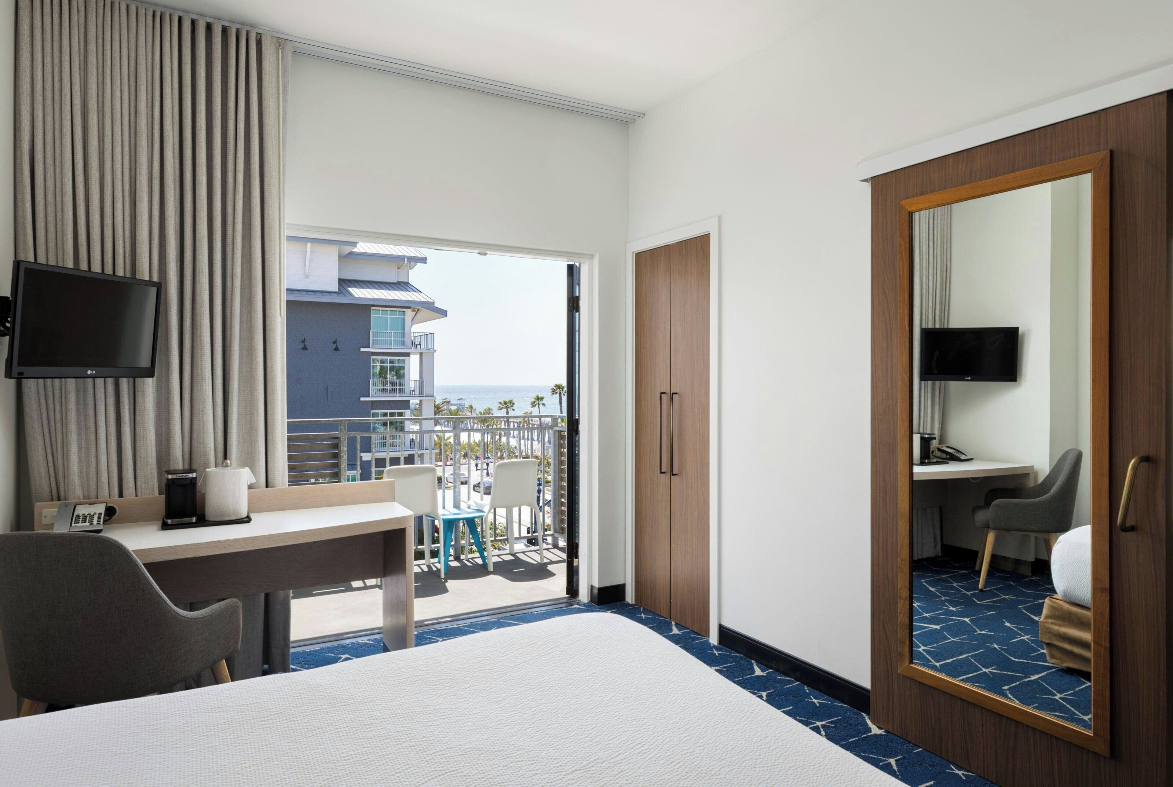 Down duvets, in-room safe, desk, laptop workspace