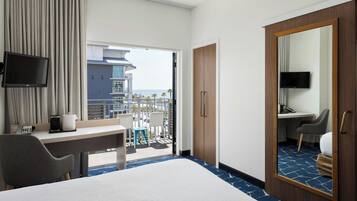 Down duvets, in-room safe, desk, laptop workspace