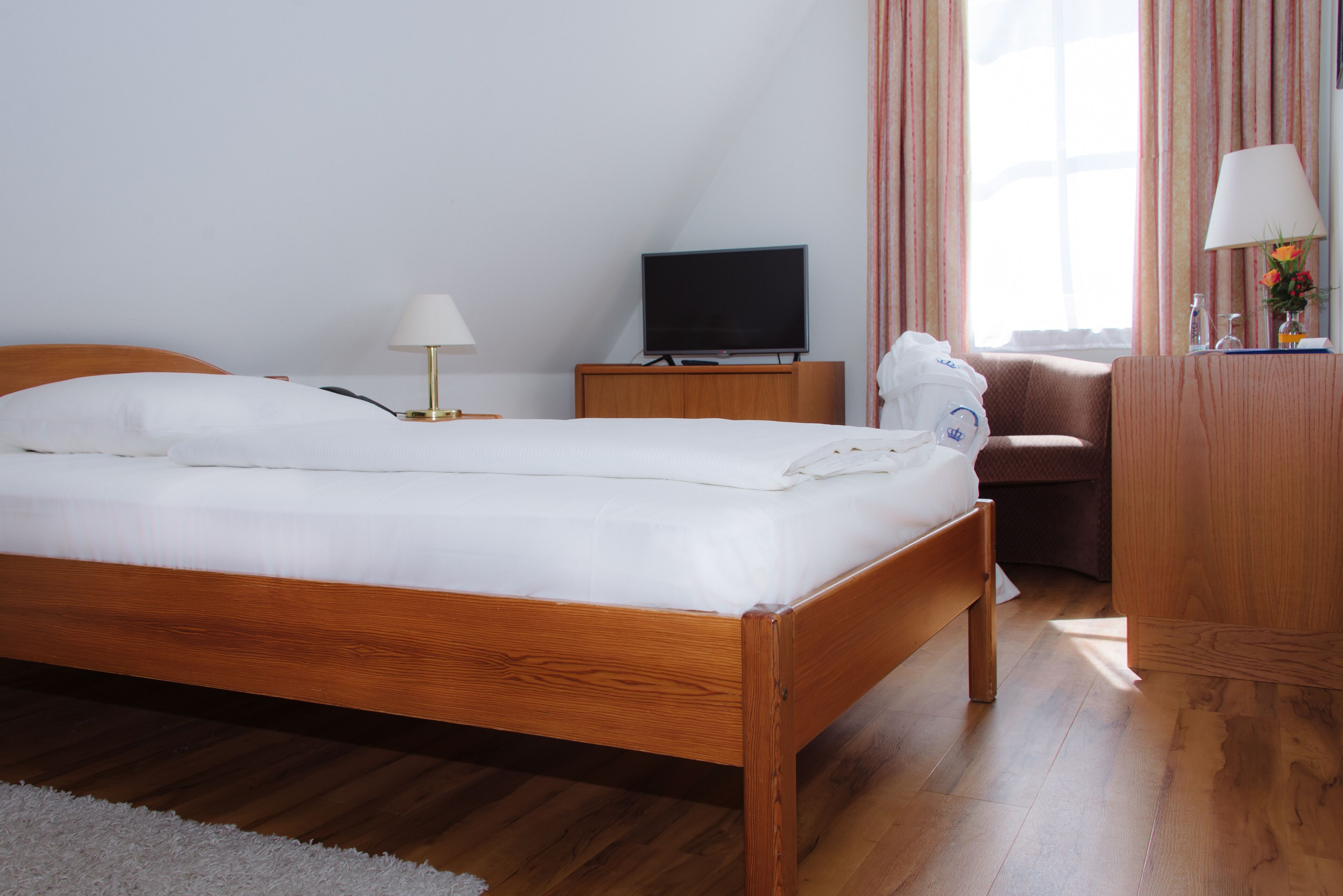 single room | living area | flat-screen tv