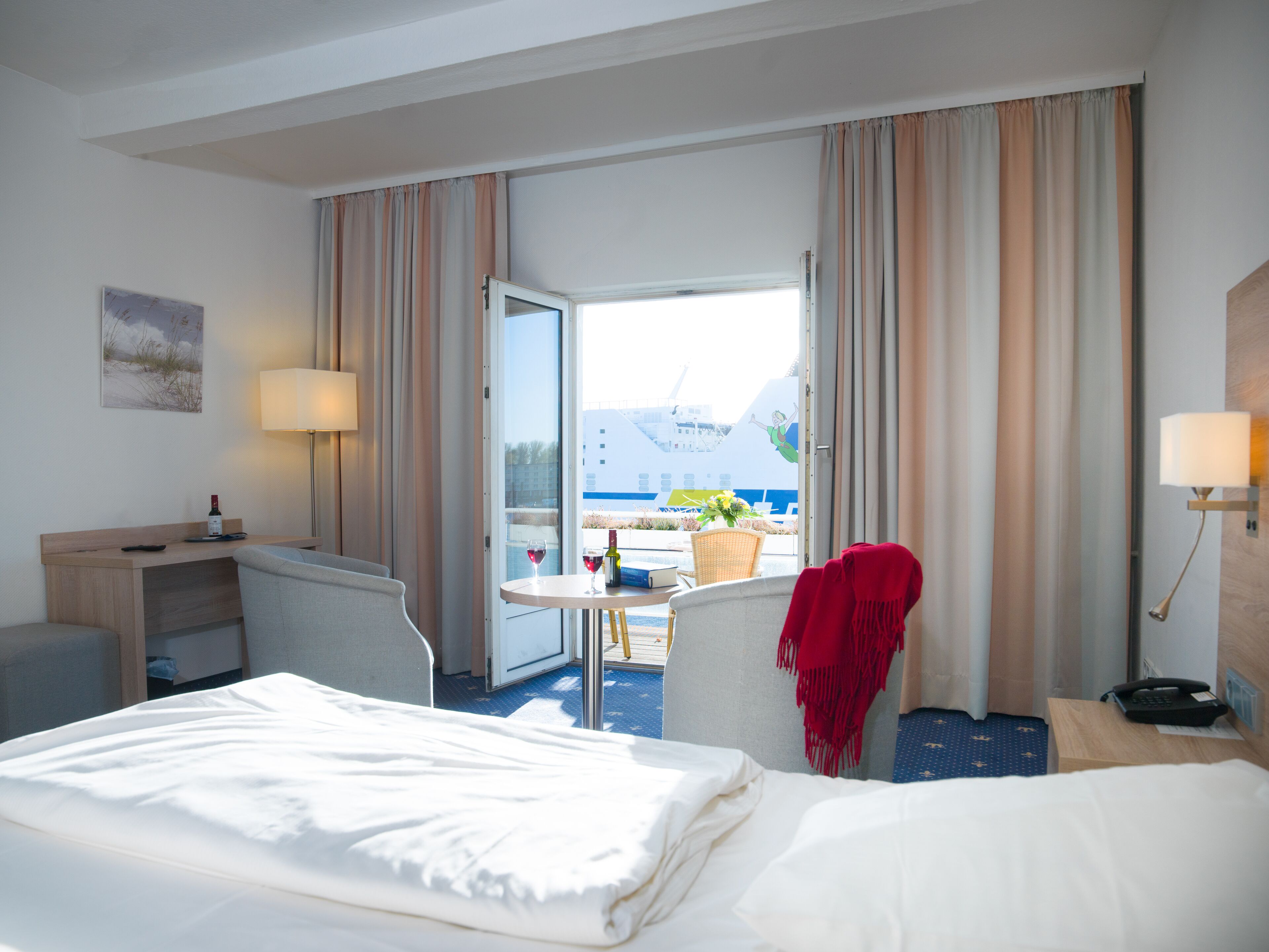 Double Room, Sea View | Living area | Flat-screen TV