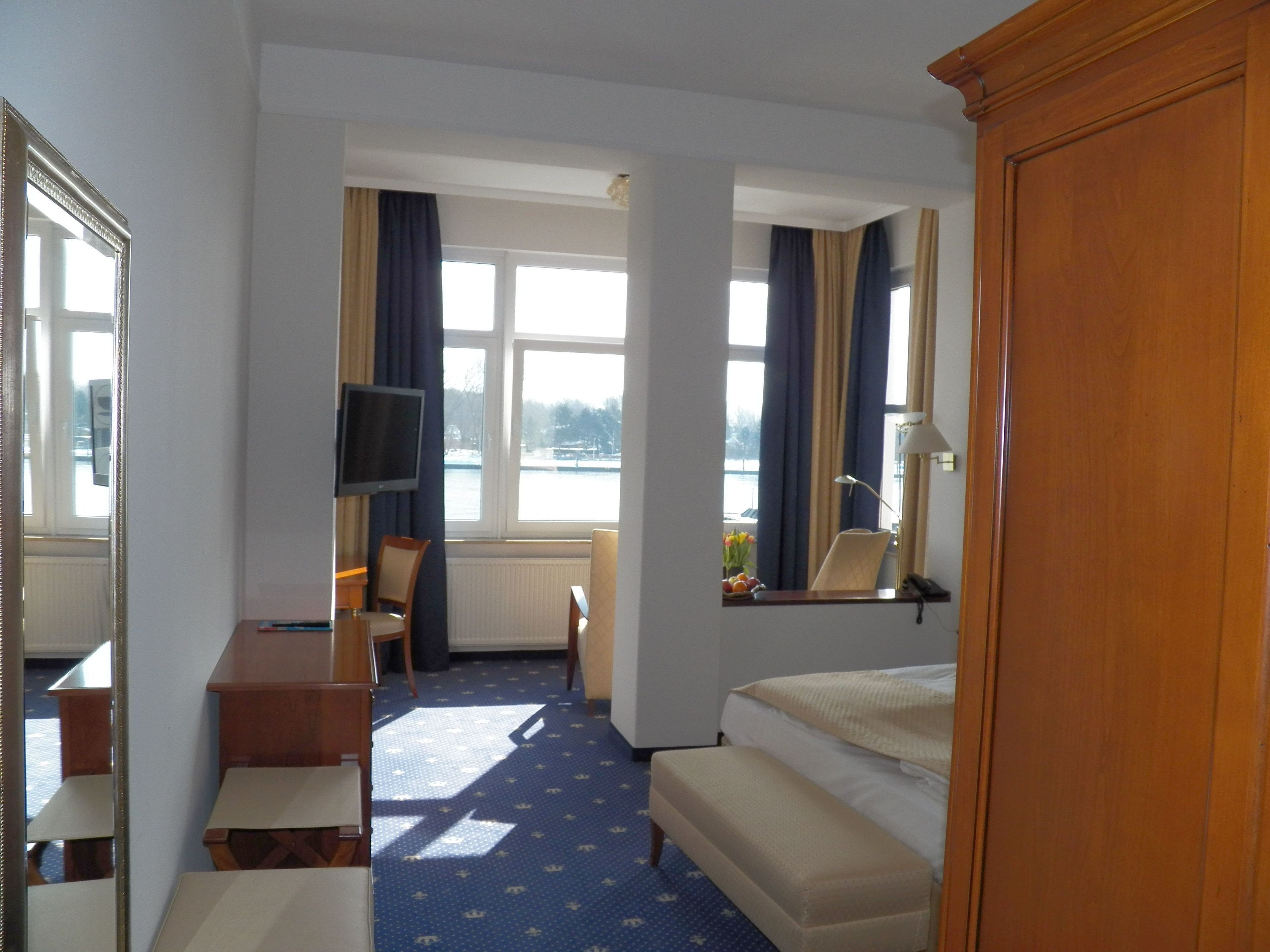 double room, sea view | hypo-allergenic bedding, desk, iron/ironing board, free cots/infant beds