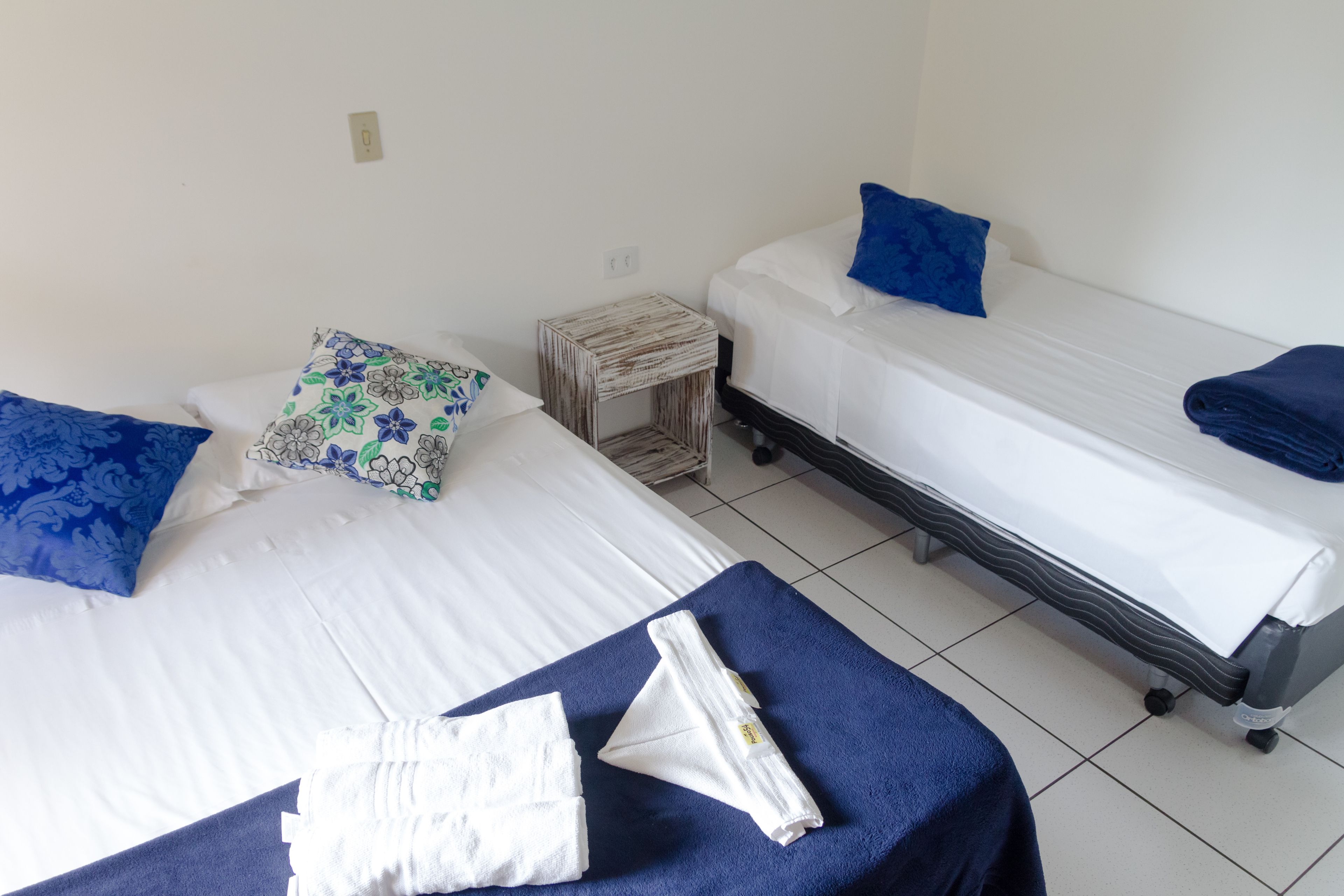 Quarto triplo | Frigobar, cofres nos quartos, cortinas blackout, Wi-Fi de cortesia