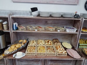Desayuno buffet incluido todos los días 