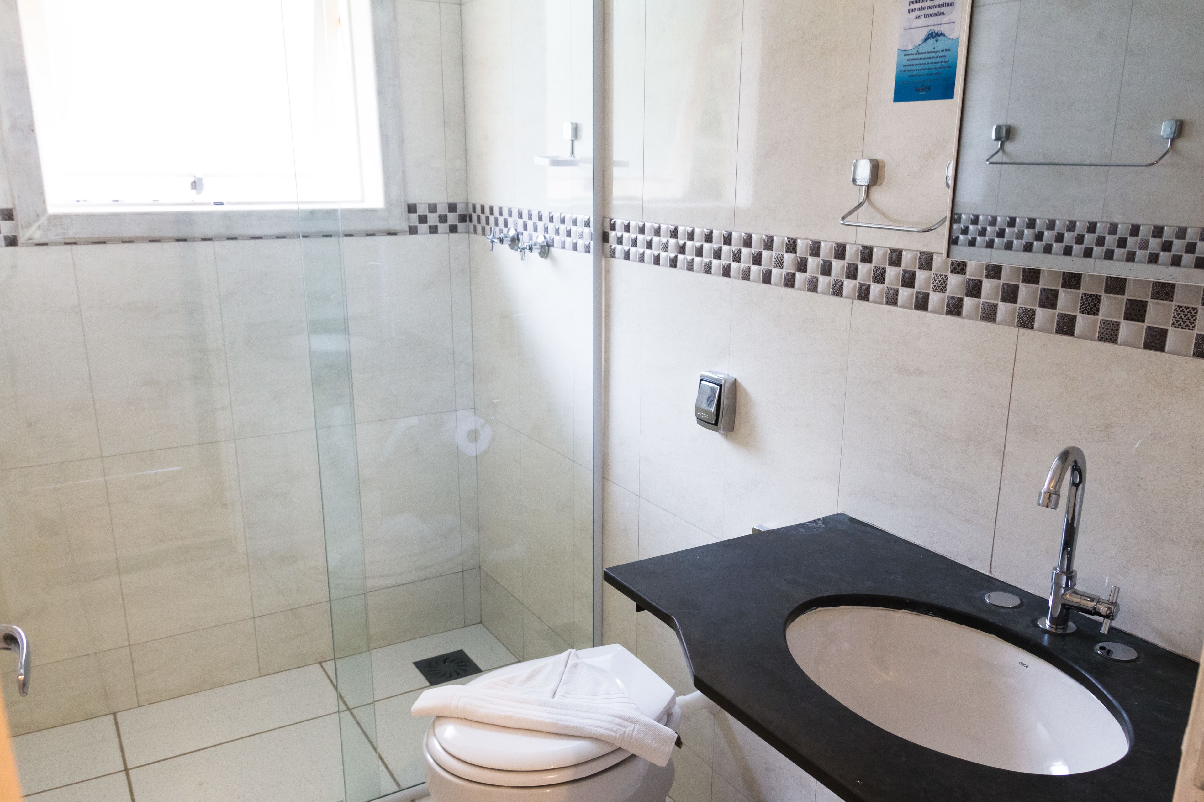 triple room | bathroom | shower, free toiletries, towels