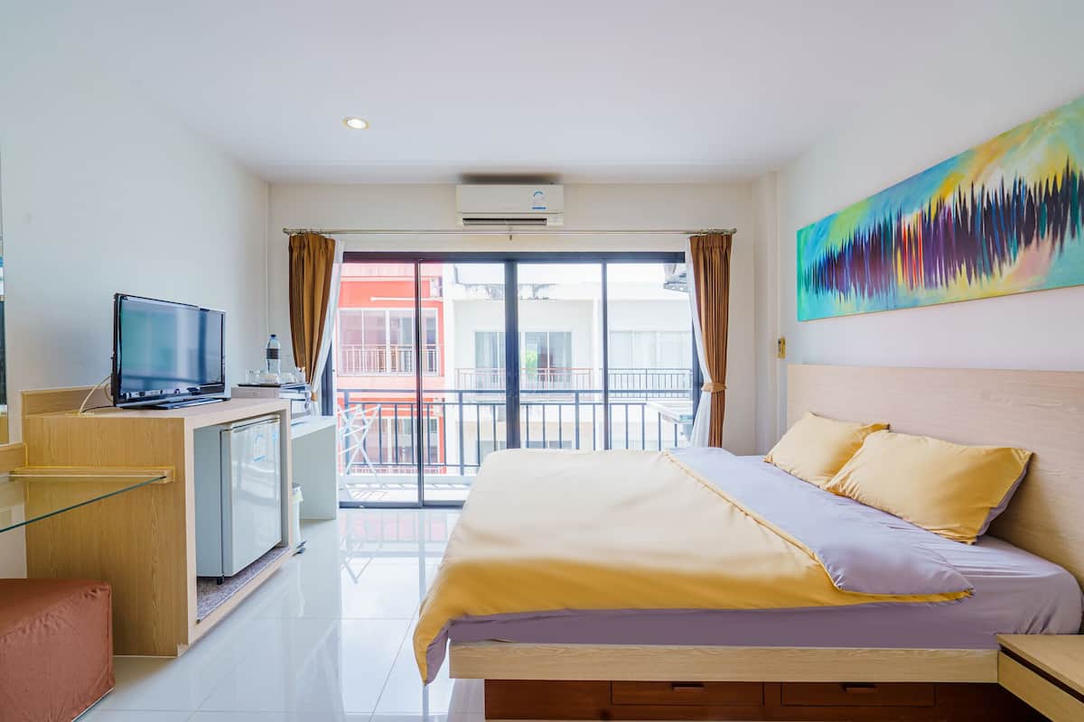 Camera Deluxe, 1 letto king, lanai | Biancheria da letto di alta qualità, una cassaforte in camera