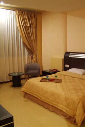 Minibar, brankas, tempat tidur bayi, dan Wi-Fi gratis