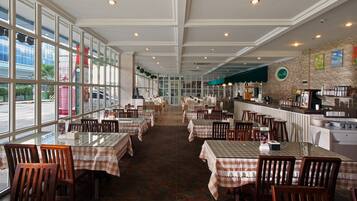 Tägliches Frühstücksbuffet (100000 IDR pro Person)