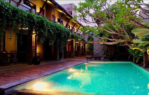 豪華雙人房 | 高級寢具、客房內保險箱、書桌