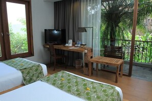 高級寢具、客房內保險箱、書桌