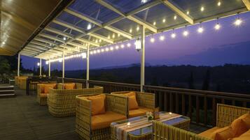 2 restaurants, breakfast, lunch, dinner served; local cuisine