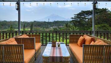 2 restaurants, breakfast, lunch, dinner served; local cuisine