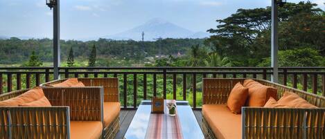 2 restaurants servant le petit déjeuner, spécialités Cuisine locale