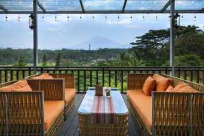 2 restaurants, breakfast, lunch, dinner served; local cuisine