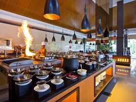 每日供应自助式早餐（每人 IDR 121000）