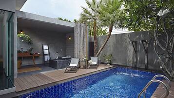 Suíte, piscina particular (Romance) | Frigobar, cofres nos quartos, individualmente decorados