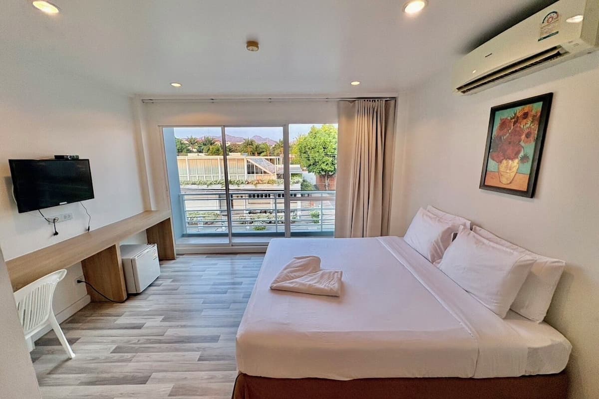 Deluxe Room | In-room safe, desk, free WiFi