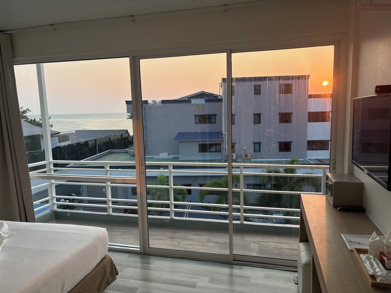 豪華客房, 陽台, 海景 | 客房內保險箱、書桌、免費無線上網