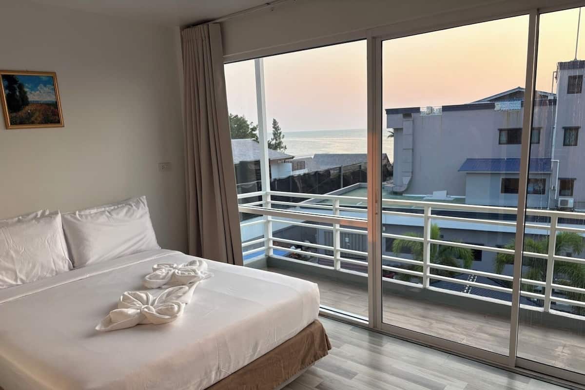 Deluxe Room, Balcony, Sea View | Beach/ocean view