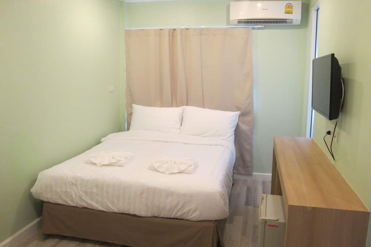 Standard Room | In-room safe, desk, free WiFi