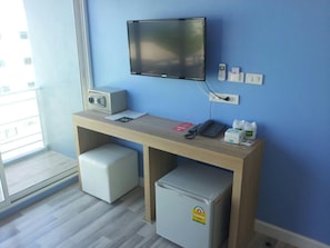 Caja fuerte, escritorio, wifi gratis y ropa de cama