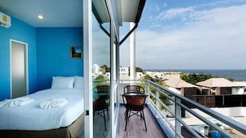 In-room safe, desk, free WiFi