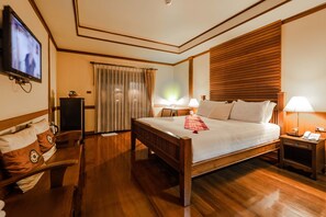 Hochwertige Bettwaren, Minibar, Zimmersafe, individuell dekoriert
