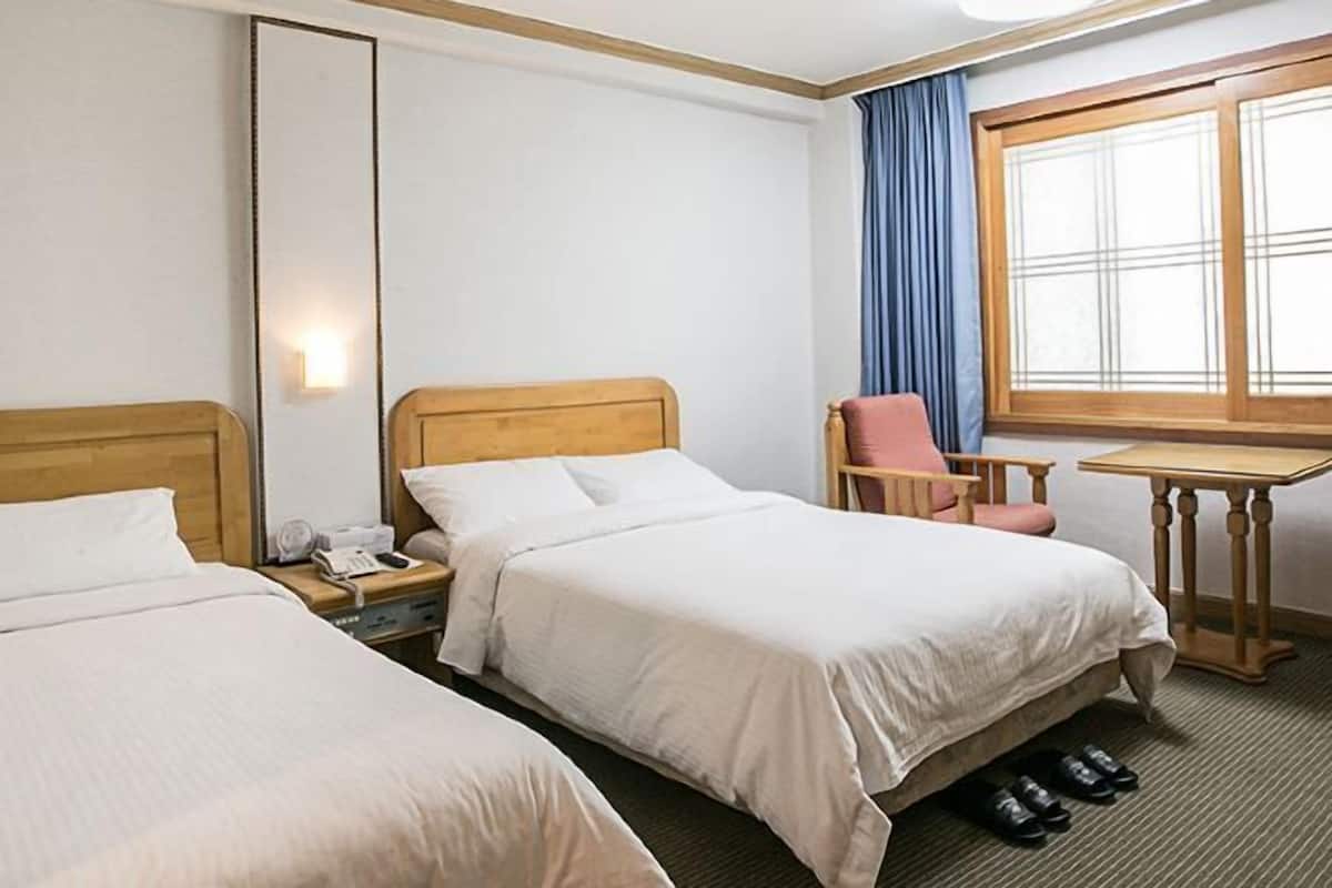 1 bedroom, free WiFi, bed sheets