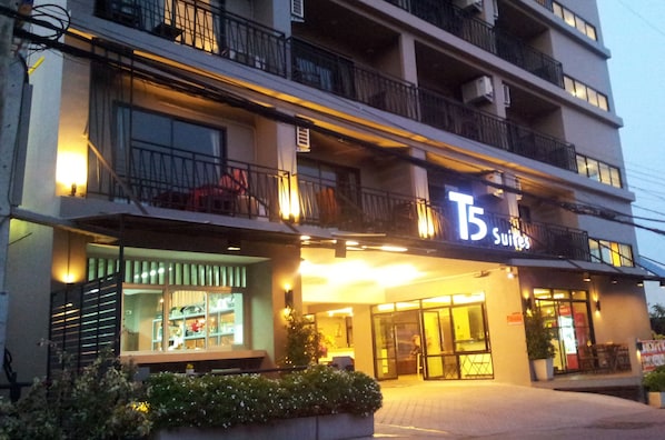 Front of property - evening/night