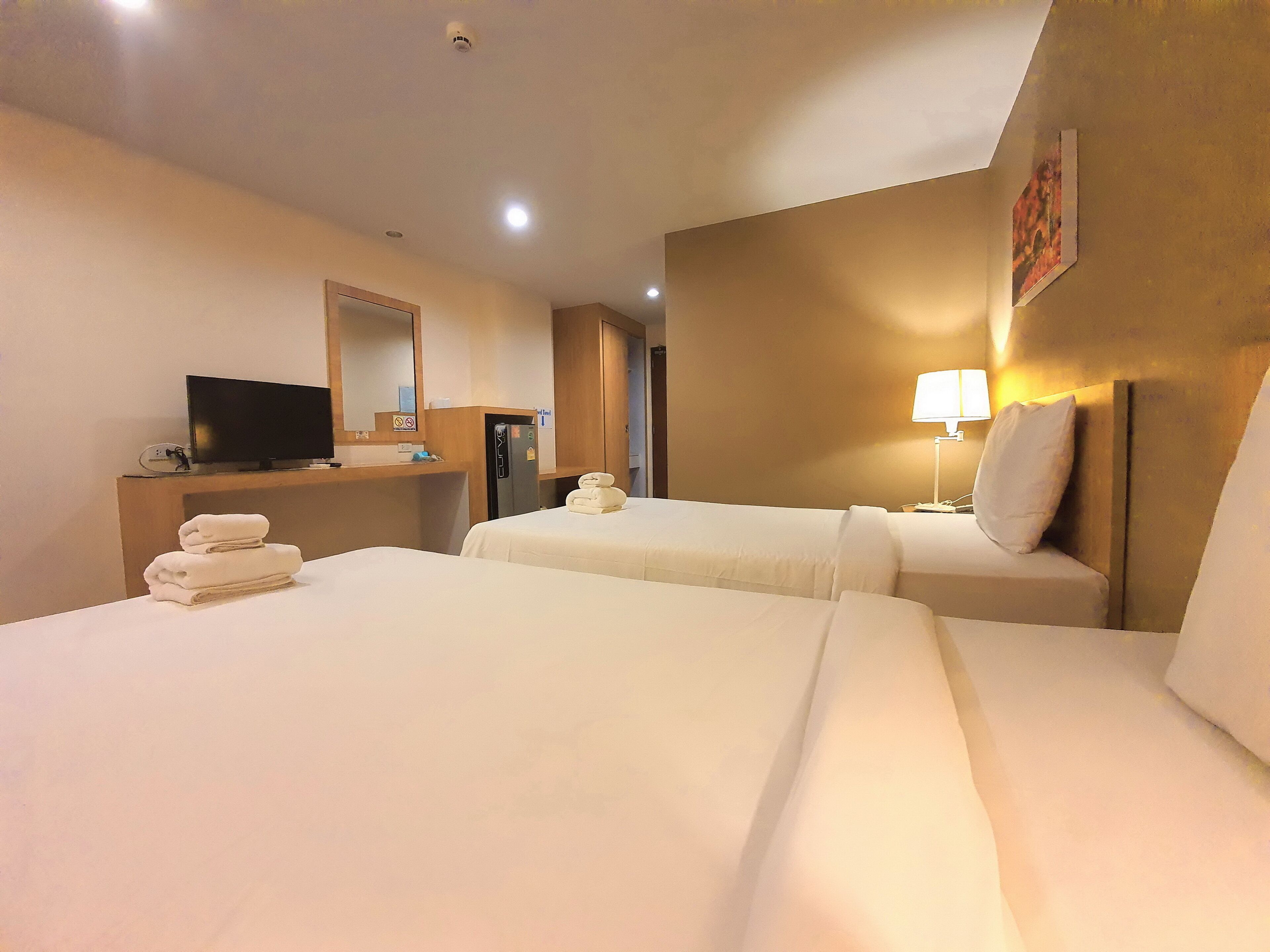 standard twin room | premium bedding, free minibar items, in-room safe, free wifi