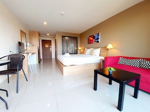 Premium bedding, free minibar items, in-room safe, free WiFi - T5 Suites at Pattaya (Pattaya)