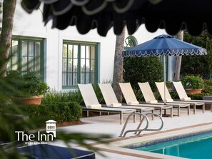 Outdoor pool, sun loungers - Sea Island Resorts (St. Simons Island)