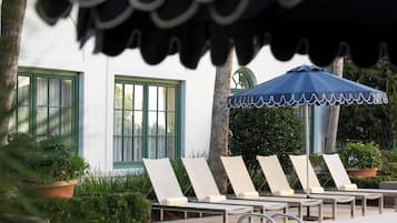 Outdoor pool, pool loungers