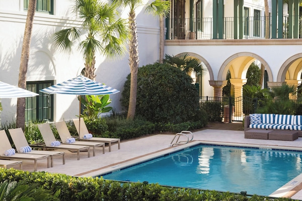 Outdoor pool, sun loungers