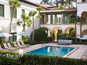 Kolam renang terbuka, kerusi lepak pantai 