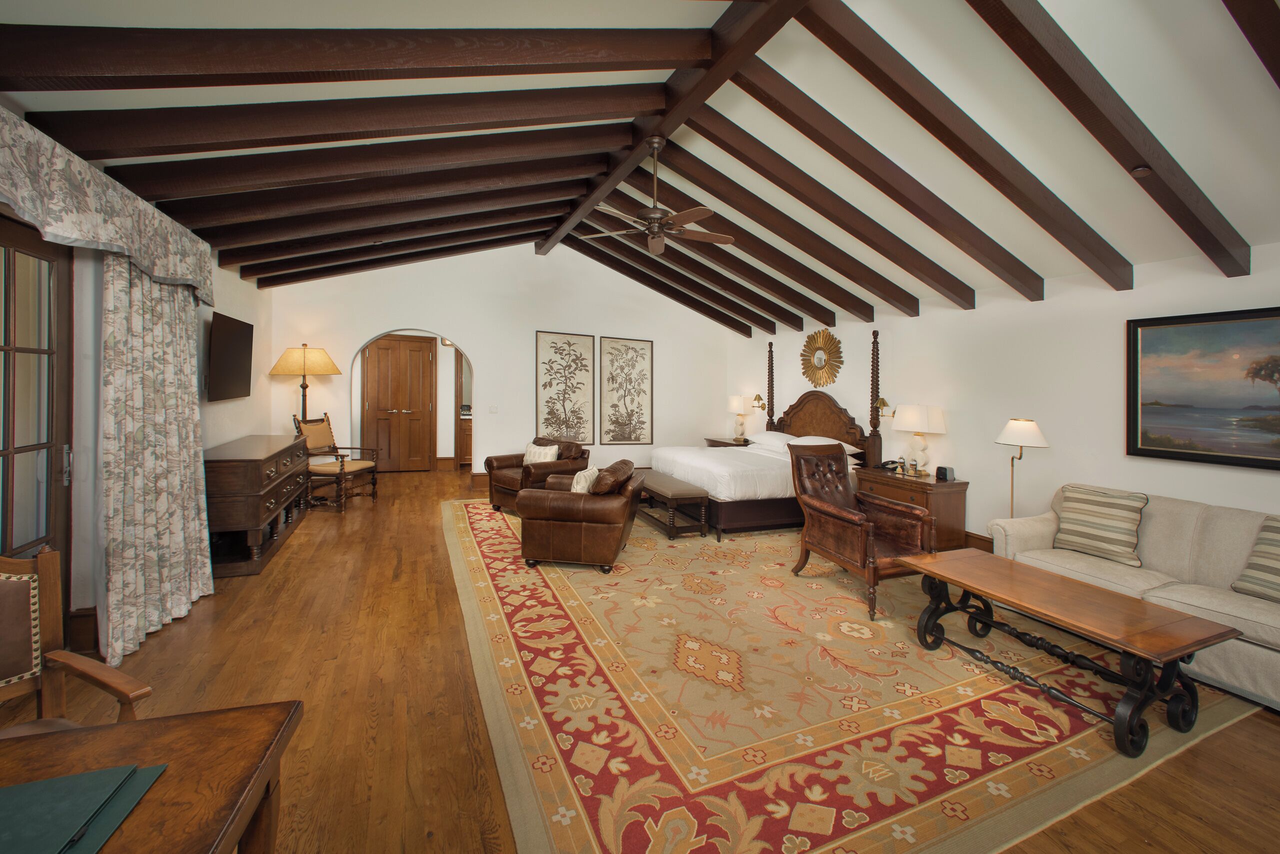 Suite (Lodge - The Seaside Suite) | In-room safe, desk, laptop workspace, blackout drapes